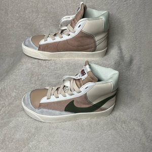 Nike Blazer Mid ‘77 SE SP ‘Dance- Sanddrift Medium Olive